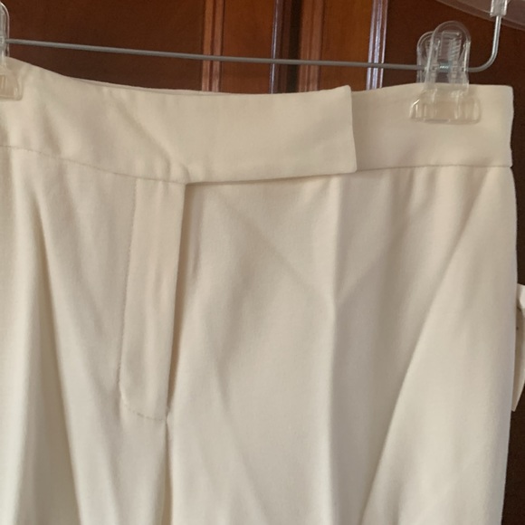 Women suit - Picture 8 of 10